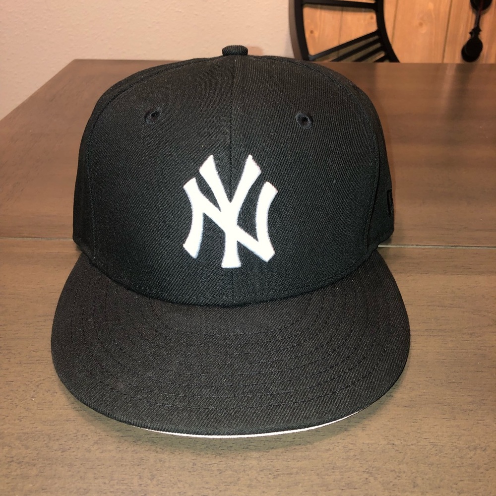Hat Club Exclusive New Era 5950 New York Yankees Pink Bottom Fitted Hat